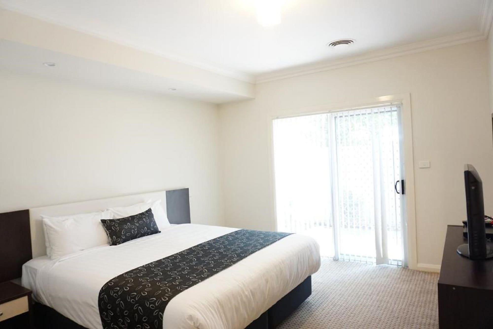 The Charles Hotel Wagga Wagga Exterior foto